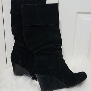 Wedge black boots
